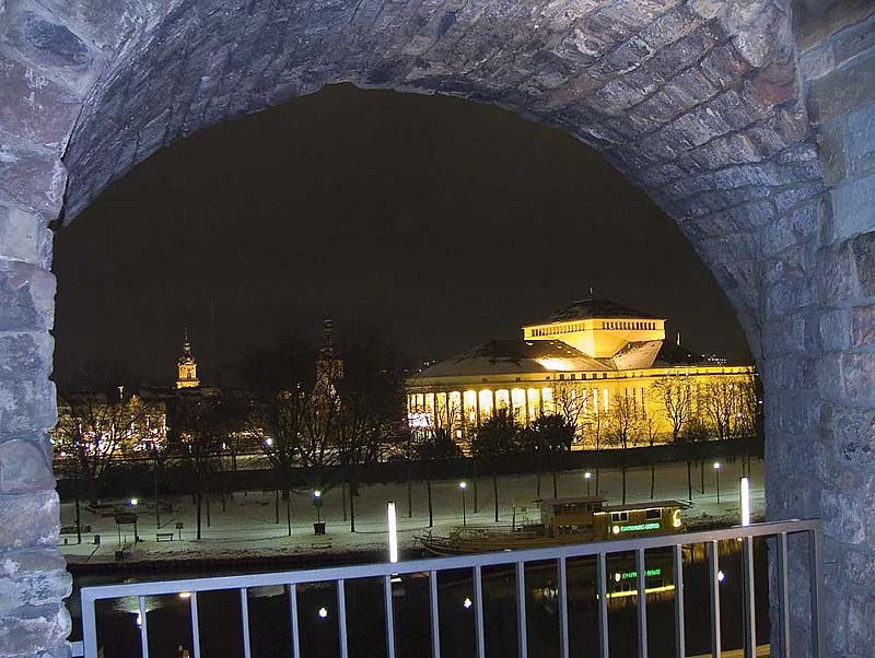 Schlossmauerblick auf das Staatstheater